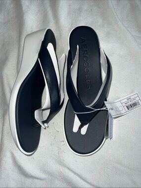 AEROSOLES Navy and White Platform Thong Sandals